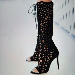 NWOT Via Spiga Tressa Black Suede Laser Cut Back Zip Heel Peep Toe Boot 7.5